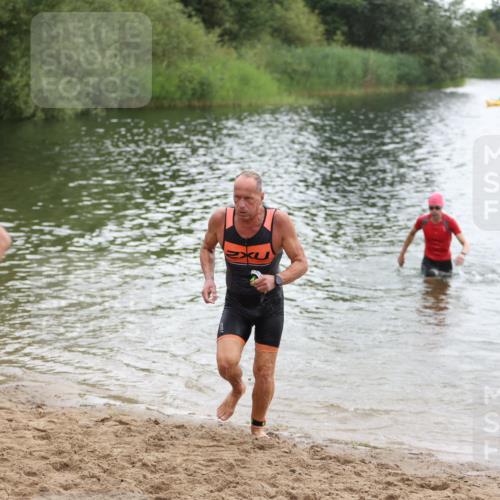 21.06.2026 - 29. Vierlanden-Triathlon Andreas Tolksdorf http://msf.ph/oto/9849462 21.06.2026 10:06:46 Schwimmen 394, 409, 443, 447 meine-sportfotos.de