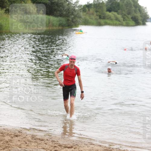 21.06.2026 - 29. Vierlanden-Triathlon Andreas Tolksdorf http://msf.ph/oto/9849475 21.06.2026 10:06:52 Schwimmen 409, 443 meine-sportfotos.de