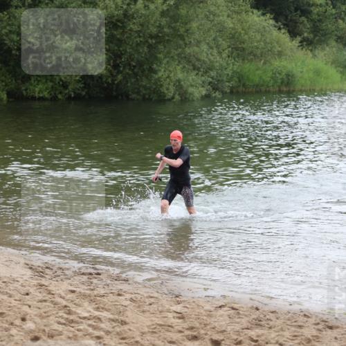 21.06.2026 - 29. Vierlanden-Triathlon Andreas Tolksdorf http://msf.ph/oto/9849545 21.06.2026 10:07:26 Schwimmen 424, 475 meine-sportfotos.de