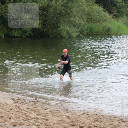 21.06.2026 - 29. Vierlanden-Triathlon Andreas Tolksdorf http://msf.ph/oto/9849547 21.06.2026 10:07:26 Schwimmen 424, 475 meine-sportfotos.de