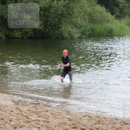 21.06.2026 - 29. Vierlanden-Triathlon Andreas Tolksdorf http://msf.ph/oto/9849549 21.06.2026 10:07:26 Schwimmen 424, 475 meine-sportfotos.de