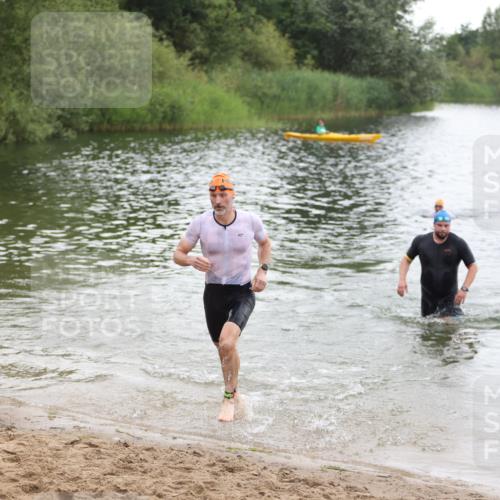 21.06.2026 - 29. Vierlanden-Triathlon Andreas Tolksdorf http://msf.ph/oto/9849592 21.06.2026 10:07:31 Schwimmen 424, 442, 468, 475 meine-sportfotos.de