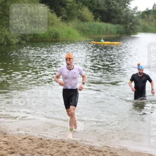 21.06.2026 - 29. Vierlanden-Triathlon Andreas Tolksdorf http://msf.ph/oto/9849597 21.06.2026 10:07:31 Schwimmen 424, 442, 468, 475 meine-sportfotos.de
