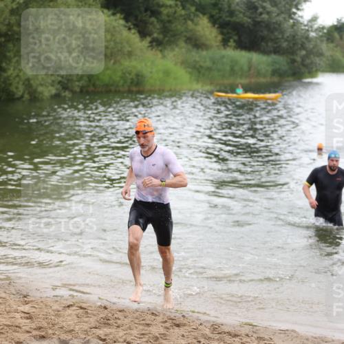 21.06.2026 - 29. Vierlanden-Triathlon Andreas Tolksdorf http://msf.ph/oto/9849607 21.06.2026 10:07:31 Schwimmen 424, 442, 468, 475 meine-sportfotos.de