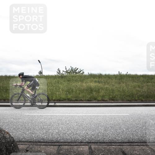 21.06.2026 - 29. Vierlanden-Triathlon H.Heesch http://msf.ph/oto/9849628 21.06.2026 12:05:54 Radfahren 721, 827, 879, 927, 942, 955 meine-sportfotos.de