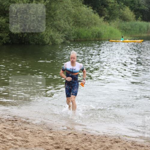 21.06.2026 - 29. Vierlanden-Triathlon Andreas Tolksdorf http://msf.ph/oto/9849695 21.06.2026 10:07:51 Schwimmen 449, 471 meine-sportfotos.de