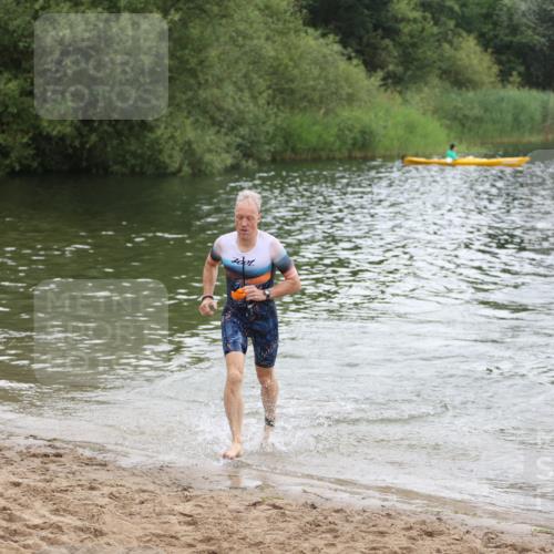 21.06.2026 - 29. Vierlanden-Triathlon Andreas Tolksdorf http://msf.ph/oto/9849709 21.06.2026 10:07:51 Schwimmen 449, 471 meine-sportfotos.de