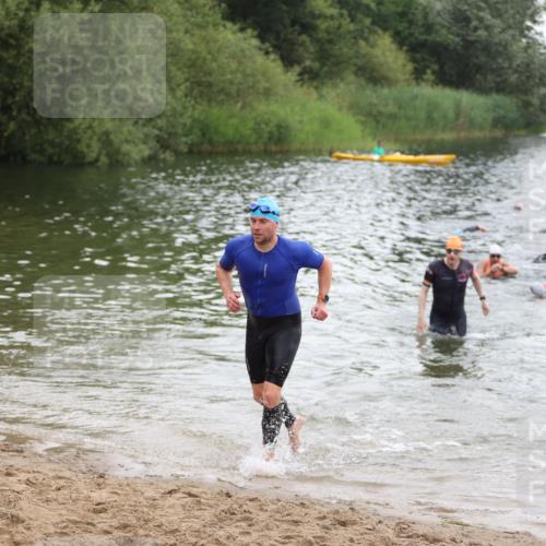 21.06.2026 - 29. Vierlanden-Triathlon Andreas Tolksdorf http://msf.ph/oto/9849721 21.06.2026 10:07:57 Schwimmen 393, 449, 459, 471, 473, 478 meine-sportfotos.de