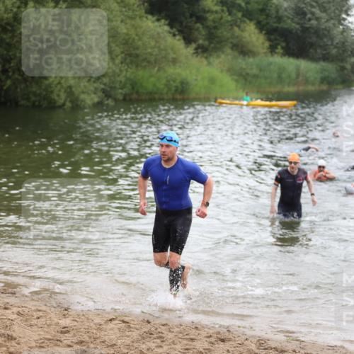 21.06.2026 - 29. Vierlanden-Triathlon Andreas Tolksdorf http://msf.ph/oto/9849723 21.06.2026 10:07:57 Schwimmen 393, 449, 459, 471, 473, 478 meine-sportfotos.de