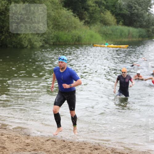 21.06.2026 - 29. Vierlanden-Triathlon Andreas Tolksdorf http://msf.ph/oto/9849731 21.06.2026 10:07:57 Schwimmen 393, 449, 459, 471, 473, 478 meine-sportfotos.de
