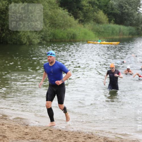 21.06.2026 - 29. Vierlanden-Triathlon Andreas Tolksdorf http://msf.ph/oto/9849736 21.06.2026 10:07:57 Schwimmen 393, 449, 459, 471, 473, 478 meine-sportfotos.de