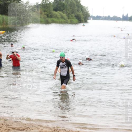 21.06.2026 - 29. Vierlanden-Triathlon Andreas Tolksdorf http://msf.ph/oto/9849770 21.06.2026 10:08:01 Schwimmen 393, 399, 452, 459, 471, 473, 478 meine-sportfotos.de
