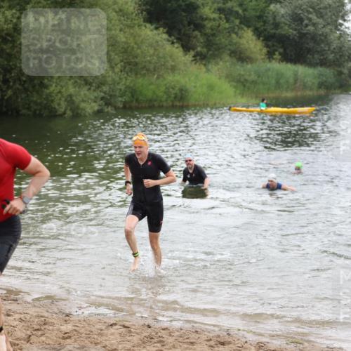 21.06.2026 - 29. Vierlanden-Triathlon Andreas Tolksdorf http://msf.ph/oto/9849866 21.06.2026 10:08:12 Schwimmen 392, 399, 419, 446, 452, 459, 477, 478 meine-sportfotos.de
