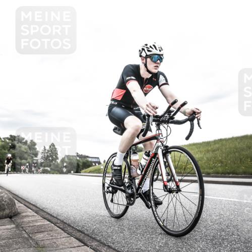 21.06.2026 - 29. Vierlanden-Triathlon H.Heesch http://msf.ph/oto/9849888 21.06.2026 10:27:13 Radfahren 24, 89, 486, 517 meine-sportfotos.de
