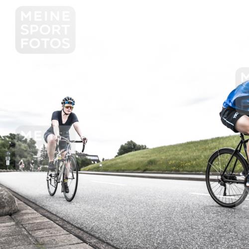 21.06.2026 - 29. Vierlanden-Triathlon H.Heesch http://msf.ph/oto/9849972 21.06.2026 10:28:33 Radfahren 51, 55, 61, 78, 99, 106, 197, 387, 535, 561, 592, 606, 616 meine-sportfotos.de