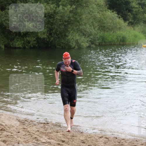 21.06.2026 - 29. Vierlanden-Triathlon Andreas Tolksdorf http://msf.ph/oto/9850021 21.06.2026 10:08:50 Schwimmen 455 meine-sportfotos.de