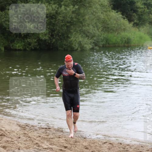 21.06.2026 - 29. Vierlanden-Triathlon Andreas Tolksdorf http://msf.ph/oto/9850023 21.06.2026 10:08:50 Schwimmen 455 meine-sportfotos.de