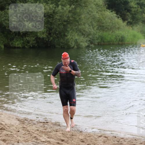 21.06.2026 - 29. Vierlanden-Triathlon Andreas Tolksdorf http://msf.ph/oto/9850025 21.06.2026 10:08:50 Schwimmen 455 meine-sportfotos.de