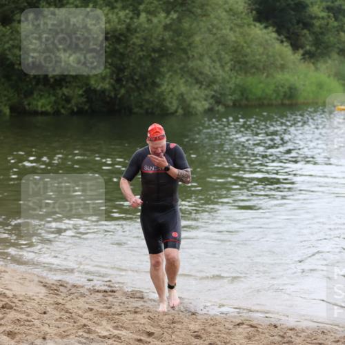 21.06.2026 - 29. Vierlanden-Triathlon Andreas Tolksdorf http://msf.ph/oto/9850027 21.06.2026 10:08:50 Schwimmen 455 meine-sportfotos.de