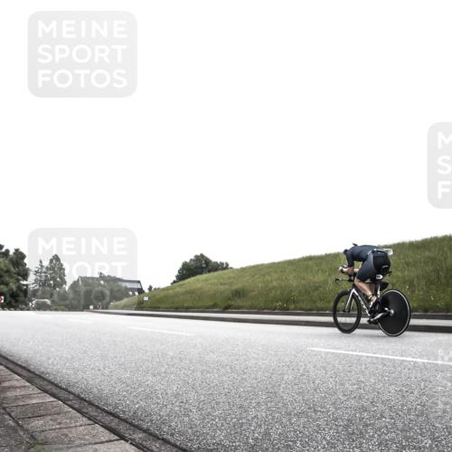 21.06.2026 - 29. Vierlanden-Triathlon H.Heesch http://msf.ph/oto/9850028 21.06.2026 12:02:29 Radfahren 228, 761, 859 meine-sportfotos.de