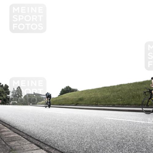 21.06.2026 - 29. Vierlanden-Triathlon H.Heesch http://msf.ph/oto/9850031 21.06.2026 12:02:30 Radfahren 228, 761, 859 meine-sportfotos.de
