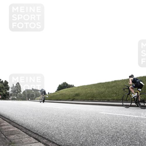 21.06.2026 - 29. Vierlanden-Triathlon H.Heesch http://msf.ph/oto/9850032 21.06.2026 12:02:30 Radfahren 228, 761, 859 meine-sportfotos.de