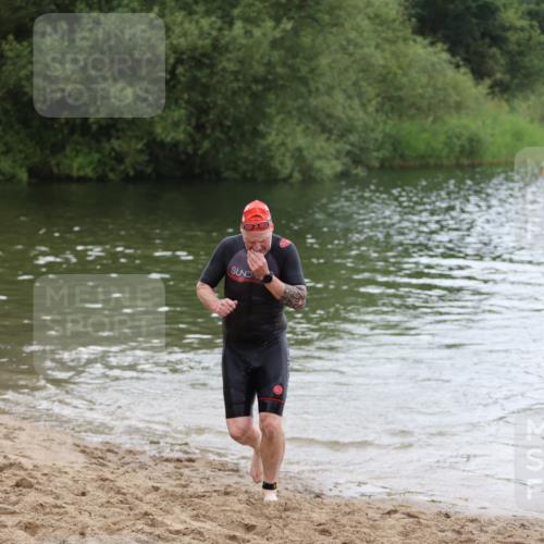 21.06.2026 - 29. Vierlanden-Triathlon Andreas Tolksdorf http://msf.ph/oto/9850037 21.06.2026 10:08:50 Schwimmen 455 meine-sportfotos.de
