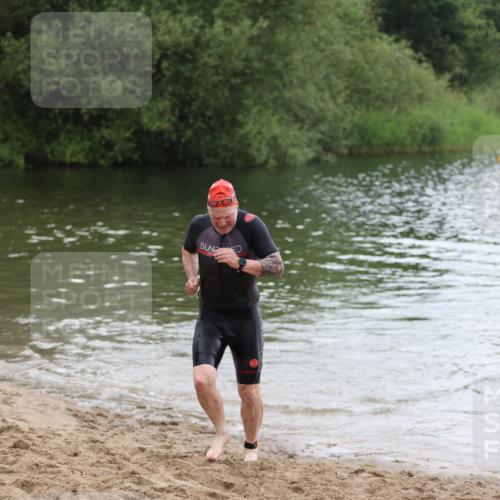 21.06.2026 - 29. Vierlanden-Triathlon Andreas Tolksdorf http://msf.ph/oto/9850042 21.06.2026 10:08:50 Schwimmen 455 meine-sportfotos.de