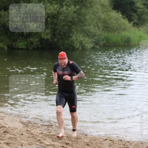21.06.2026 - 29. Vierlanden-Triathlon Andreas Tolksdorf http://msf.ph/oto/9850044 21.06.2026 10:08:50 Schwimmen 455 meine-sportfotos.de