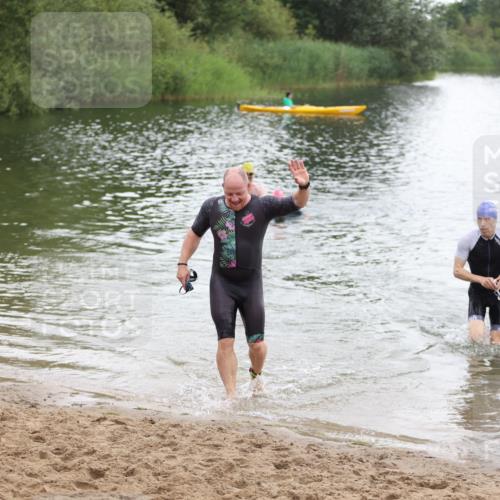 21.06.2026 - 29. Vierlanden-Triathlon Andreas Tolksdorf http://msf.ph/oto/9850047 21.06.2026 10:09:11 Schwimmen 406, 435, 439, 470 meine-sportfotos.de