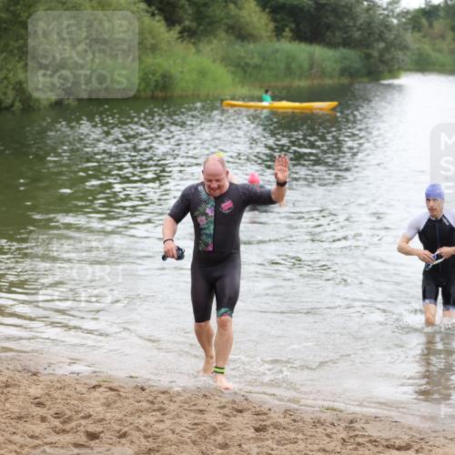 21.06.2026 - 29. Vierlanden-Triathlon Andreas Tolksdorf http://msf.ph/oto/9850060 21.06.2026 10:09:11 Schwimmen 406, 435, 439, 470 meine-sportfotos.de