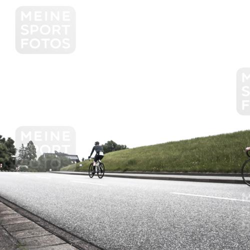 21.06.2026 - 29. Vierlanden-Triathlon H.Heesch http://msf.ph/oto/9850062 21.06.2026 12:03:15 Radfahren 296, 666 meine-sportfotos.de
