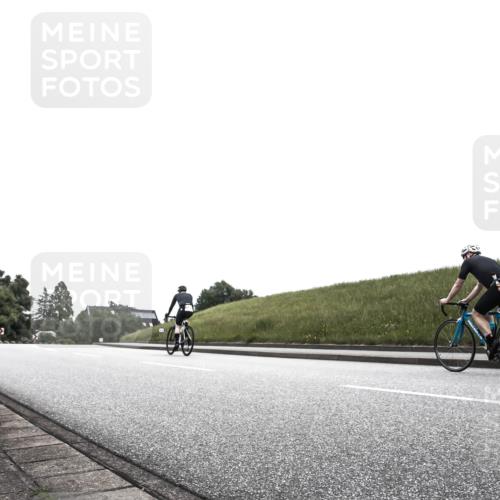 21.06.2026 - 29. Vierlanden-Triathlon H.Heesch http://msf.ph/oto/9850063 21.06.2026 12:03:15 Radfahren 296, 666 meine-sportfotos.de