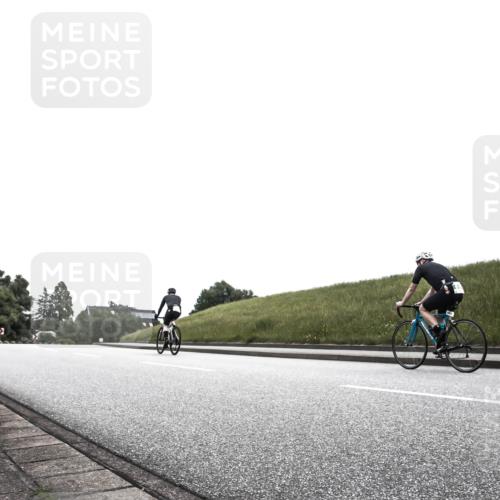 21.06.2026 - 29. Vierlanden-Triathlon H.Heesch http://msf.ph/oto/9850065 21.06.2026 12:03:15 Radfahren 296, 666 meine-sportfotos.de