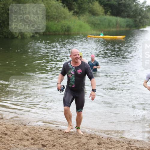 21.06.2026 - 29. Vierlanden-Triathlon Andreas Tolksdorf http://msf.ph/oto/9850068 21.06.2026 10:09:12 Schwimmen 406, 435, 439, 470 meine-sportfotos.de