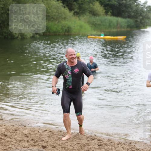 21.06.2026 - 29. Vierlanden-Triathlon Andreas Tolksdorf http://msf.ph/oto/9850076 21.06.2026 10:09:12 Schwimmen 406, 435, 439, 470 meine-sportfotos.de