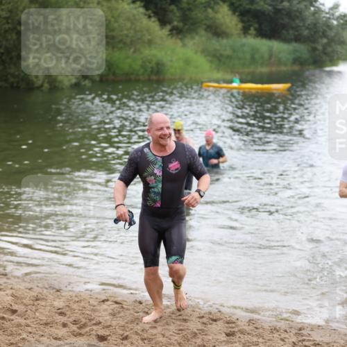 21.06.2026 - 29. Vierlanden-Triathlon Andreas Tolksdorf http://msf.ph/oto/9850078 21.06.2026 10:09:12 Schwimmen 406, 435, 439, 470 meine-sportfotos.de