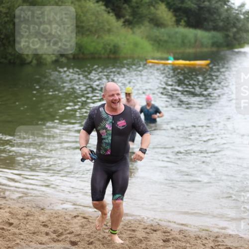 21.06.2026 - 29. Vierlanden-Triathlon Andreas Tolksdorf http://msf.ph/oto/9850086 21.06.2026 10:09:13 Schwimmen 406, 435, 439, 470 meine-sportfotos.de
