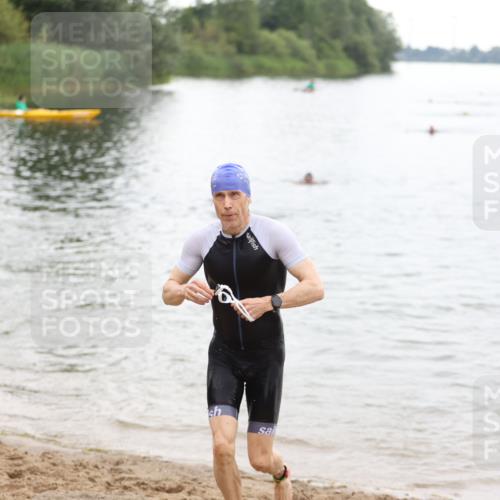 21.06.2026 - 29. Vierlanden-Triathlon Andreas Tolksdorf http://msf.ph/oto/9850091 21.06.2026 10:09:15 Schwimmen 406, 435, 439, 470 meine-sportfotos.de
