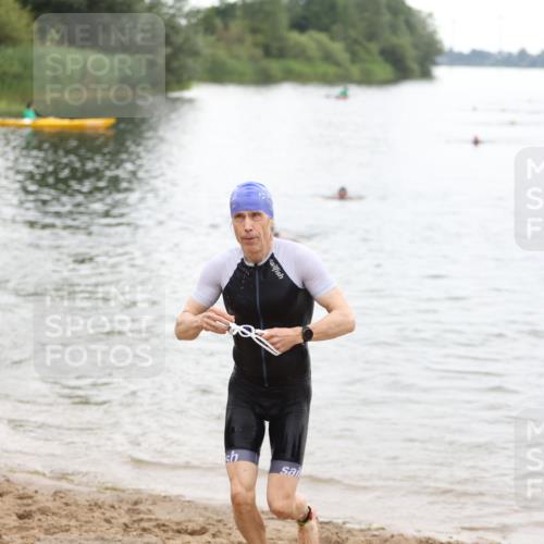 21.06.2026 - 29. Vierlanden-Triathlon Andreas Tolksdorf http://msf.ph/oto/9850093 21.06.2026 10:09:15 Schwimmen 406, 435, 439, 470 meine-sportfotos.de