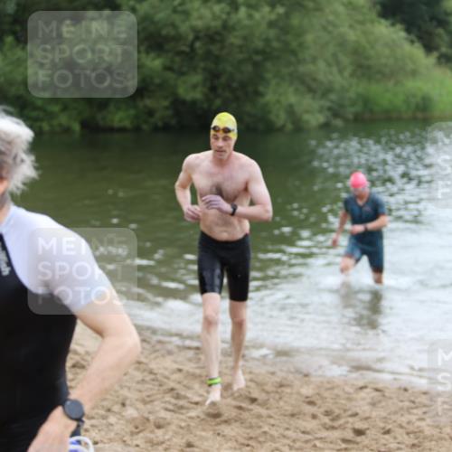21.06.2026 - 29. Vierlanden-Triathlon Andreas Tolksdorf http://msf.ph/oto/9850095 21.06.2026 10:09:18 Schwimmen 406, 435, 439, 470 meine-sportfotos.de