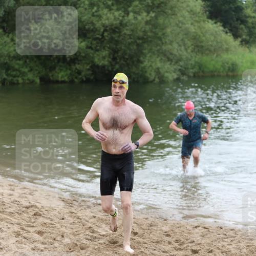 21.06.2026 - 29. Vierlanden-Triathlon Andreas Tolksdorf http://msf.ph/oto/9850105 21.06.2026 10:09:19 Schwimmen 406, 435, 439, 470 meine-sportfotos.de