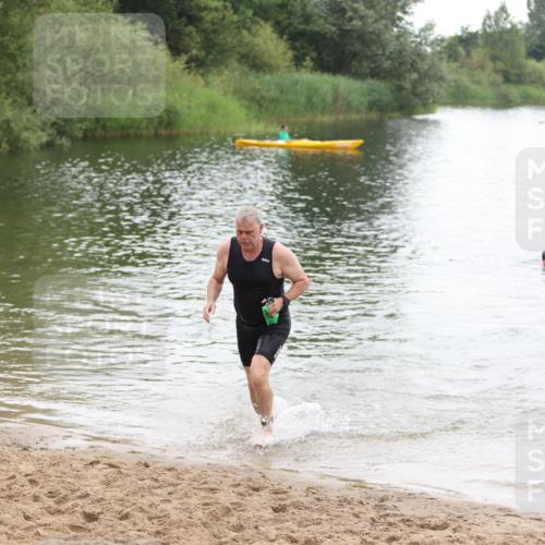 21.06.2026 - 29. Vierlanden-Triathlon Andreas Tolksdorf http://msf.ph/oto/9850111 21.06.2026 10:09:33 Schwimmen 400 meine-sportfotos.de