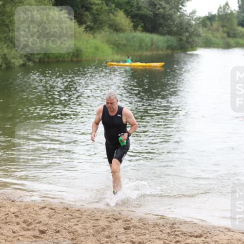 21.06.2026 - 29. Vierlanden-Triathlon Andreas Tolksdorf http://msf.ph/oto/9850114 21.06.2026 10:09:33 Schwimmen 400 meine-sportfotos.de