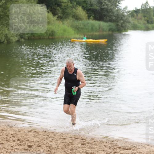 21.06.2026 - 29. Vierlanden-Triathlon Andreas Tolksdorf http://msf.ph/oto/9850118 21.06.2026 10:09:33 Schwimmen 400 meine-sportfotos.de