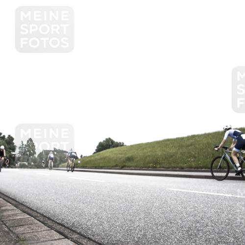 21.06.2026 - 29. Vierlanden-Triathlon H.Heesch http://msf.ph/oto/9850120 21.06.2026 12:05:49 Radfahren 721, 879, 918 meine-sportfotos.de