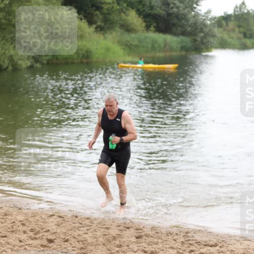21.06.2026 - 29. Vierlanden-Triathlon Andreas Tolksdorf http://msf.ph/oto/9850121 21.06.2026 10:09:34 Schwimmen 400 meine-sportfotos.de