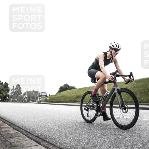 21.06.2026 - 29. Vierlanden-Triathlon H.Heesch http://msf.ph/oto/9850122 21.06.2026 12:05:50 Radfahren 721, 827, 879, 955 meine-sportfotos.de