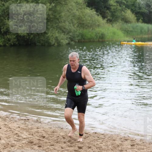 21.06.2026 - 29. Vierlanden-Triathlon Andreas Tolksdorf http://msf.ph/oto/9850130 21.06.2026 10:09:35 Schwimmen 400 meine-sportfotos.de