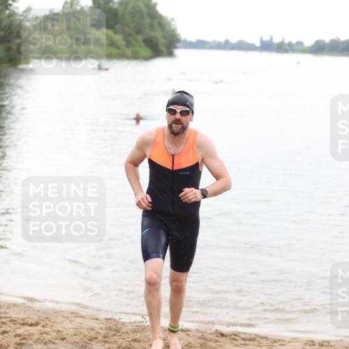 21.06.2026 - 29. Vierlanden-Triathlon Andreas Tolksdorf http://msf.ph/oto/9850151 21.06.2026 10:09:50 Schwimmen 427 meine-sportfotos.de